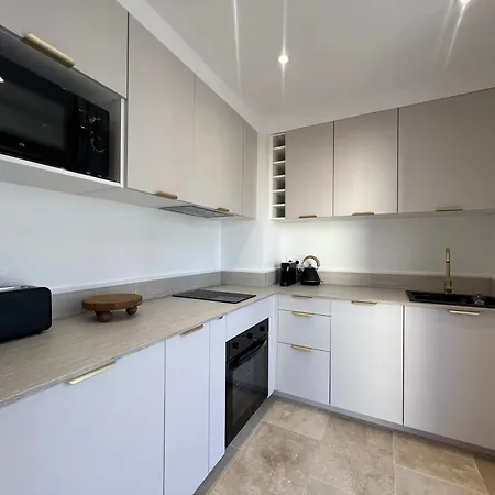 Premium With Balcony In The Heart Of شقة كان
