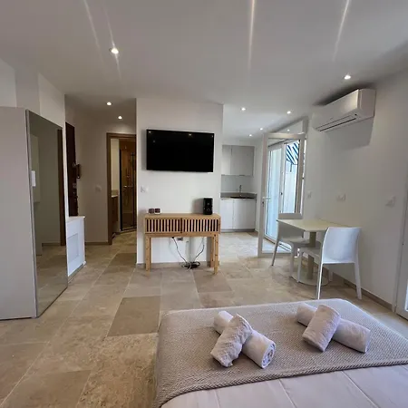 Premium With Balcony In The Heart Of *