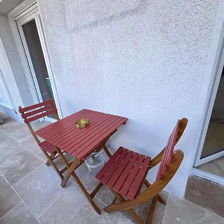 Premium With Balcony In The Heart Of Cannes